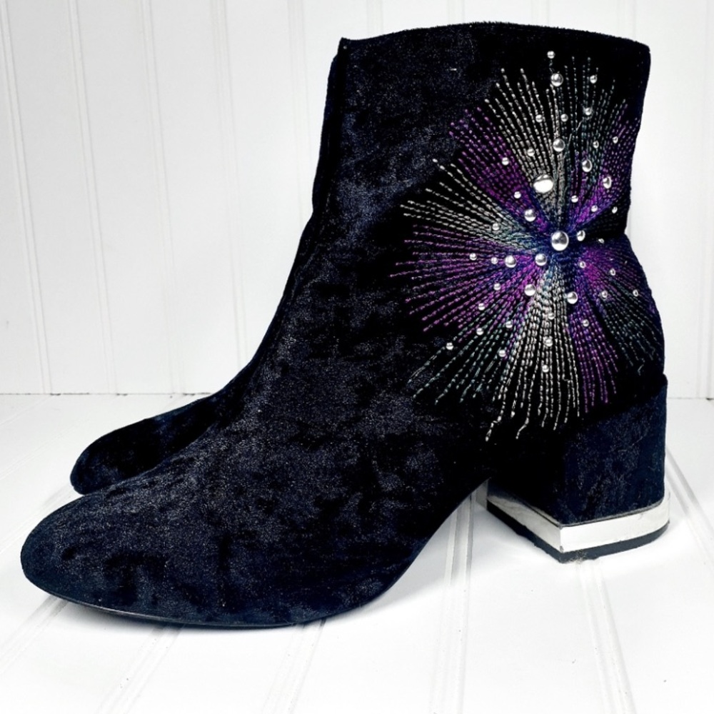 Design Lab Velvet Booties - Picture 4 of 7